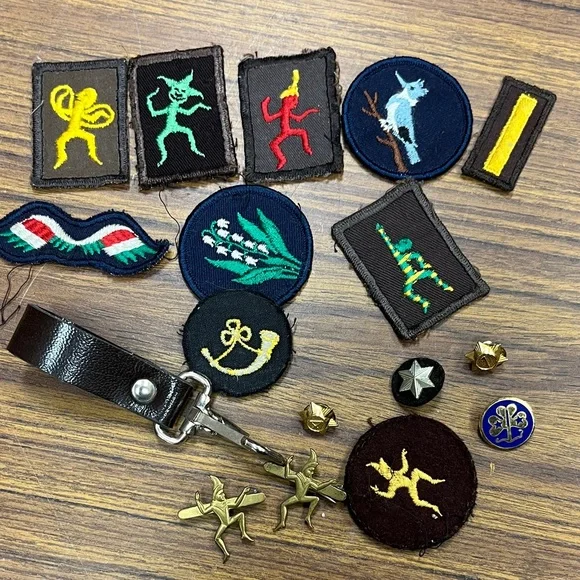 Vintage Girl Guide Pin/Patch Collection - Picture 2 of 3
